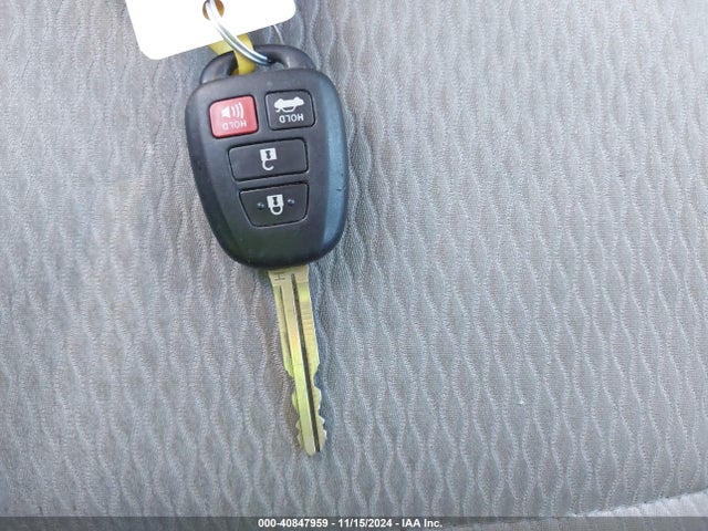 5YFBURHE0HP633147 Toyota COROLLA LE