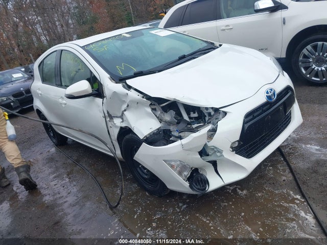 JTDKDTB3XF1113978 Toyota Prius C Two