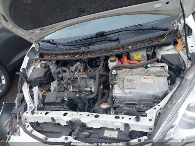 JTDKDTB3XF1113978 Toyota Prius C Two