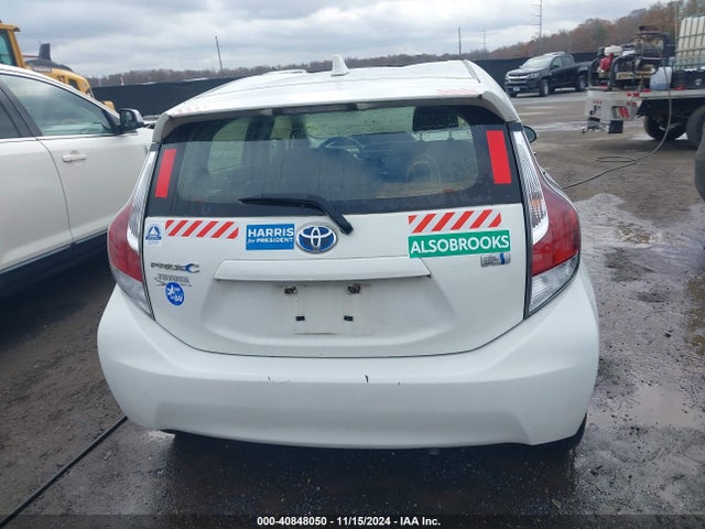 JTDKDTB3XF1113978 Toyota Prius C Two