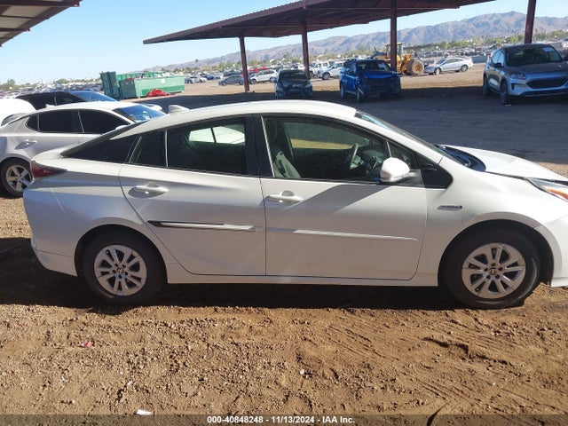 Toyota Prius Two 2016 JTDKBRFUXG3022193 Image 13