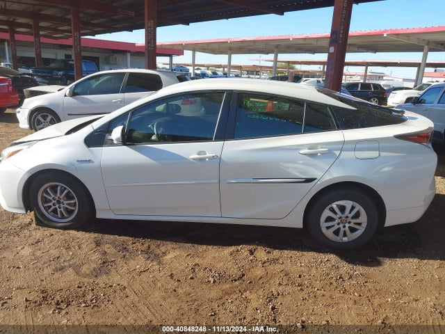 Toyota Prius Two 2016 JTDKBRFUXG3022193 Image 14