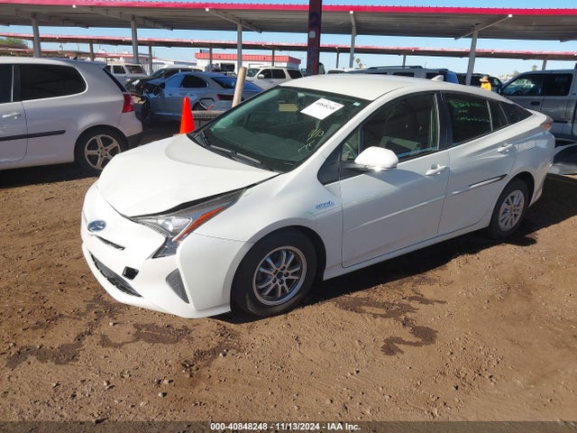Toyota Prius Two 2016 JTDKBRFUXG3022193 Image 2