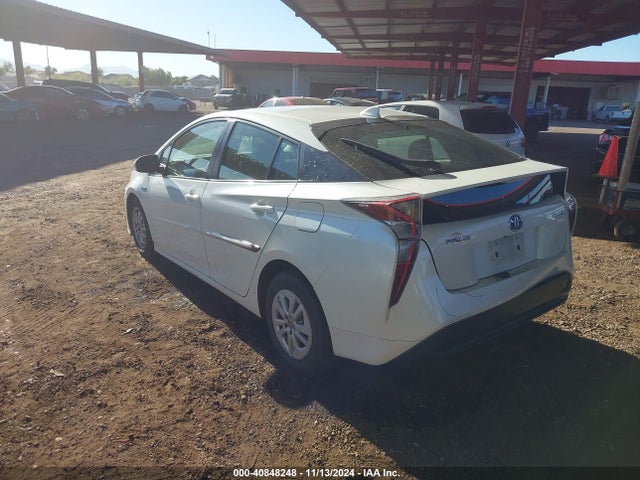 Toyota Prius Two 2016 JTDKBRFUXG3022193 Image 3