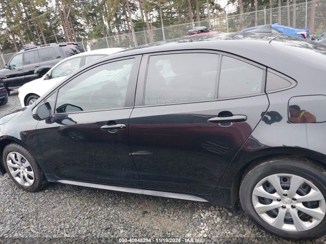 Toyota COROLLA LE 2022 5YFEPMAEXNP279876 Image 14