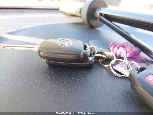 Toyota Rav4 Xle 2015 JTMRFREV8FJ020532 Image 11