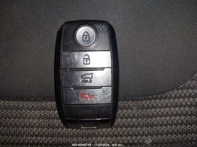 KNDCB3LC2K5231437 KIA NIRO LX