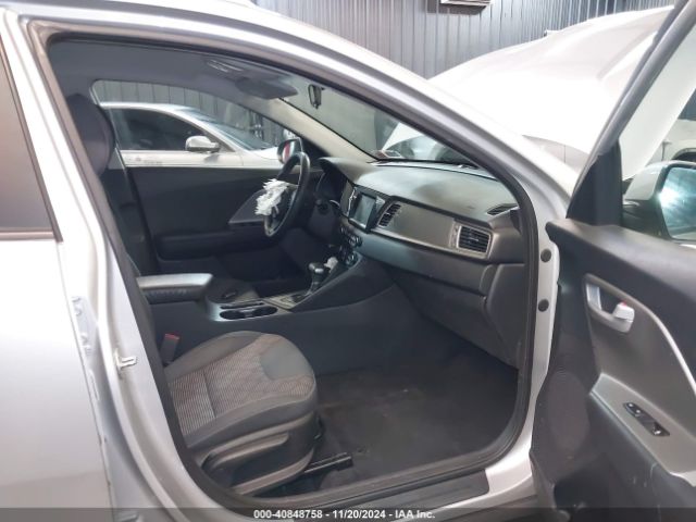 KNDCB3LC2K5231437 KIA NIRO LX