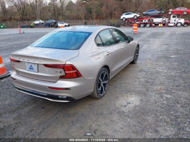 2023 VOLVO S60 7JRL12TW9PG254749 Photo 3