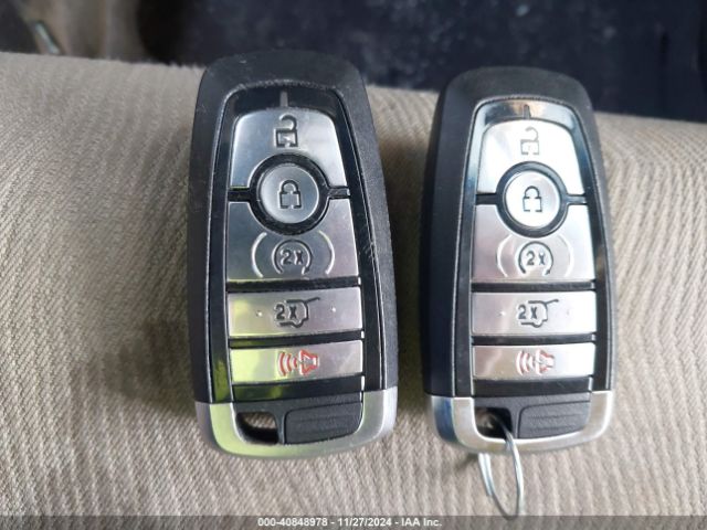 1FMCU0H68NUA90178 Ford ESCAPE SEL