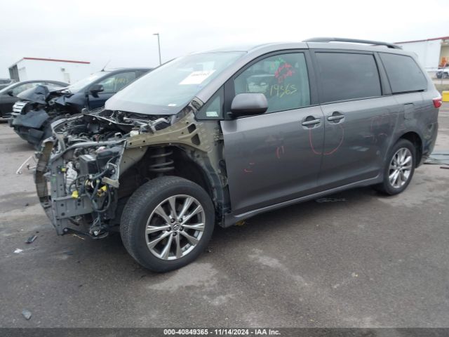 5TDJZ3DCXJS189853 Toyota Sienna Le 7 Passenger