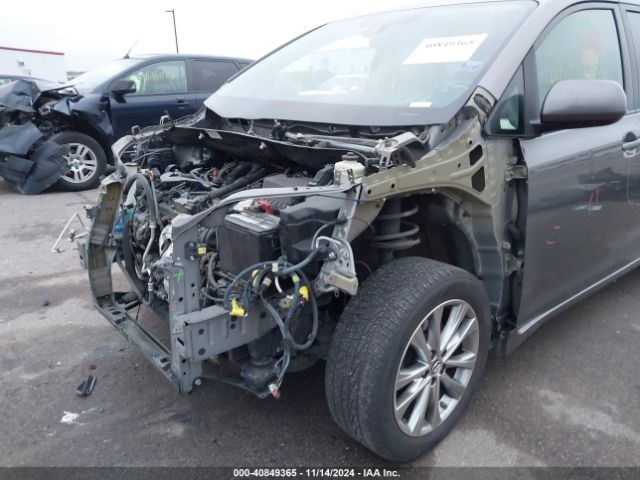 5TDJZ3DCXJS189853 Toyota Sienna Le 7 Passenger