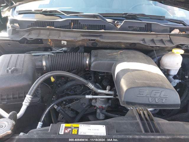 1C6RR7LG2NS209483 RAM 1500 Classic Slt  4x4 5'7 Box