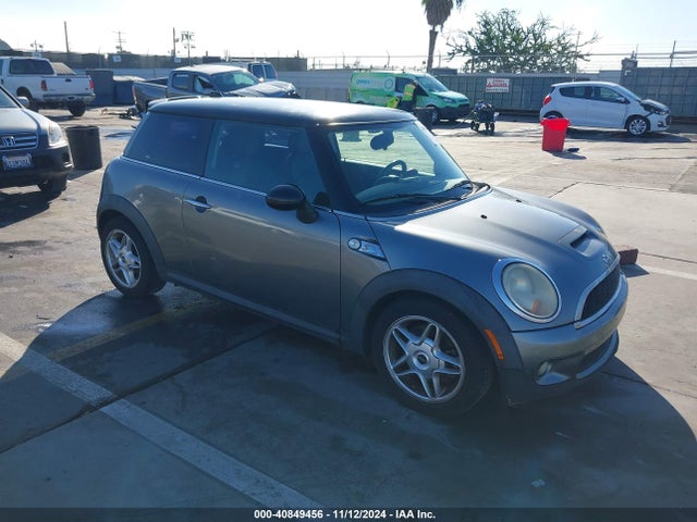 2010 MINI COOPER S WMWMF7C56ATZ74045 Photo 0
