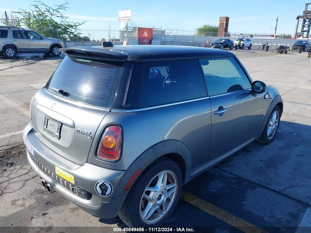 2010 MINI COOPER S WMWMF7C56ATZ74045 Photo 3