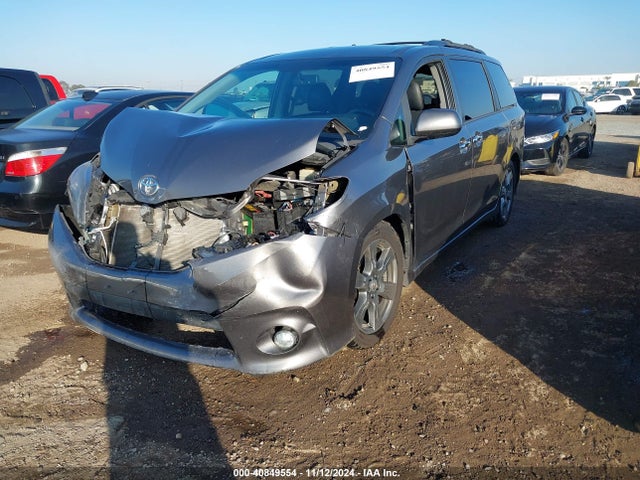 Toyota Sienna Se 8 Passenger 2017 5TDXZ3DC7HS876986 Image 2