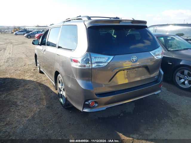 Toyota Sienna Se 8 Passenger 2017 5TDXZ3DC7HS876986 Image 3