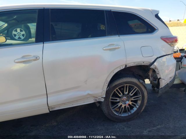 5TDZARFH9ES005370 Toyota Highlander Le