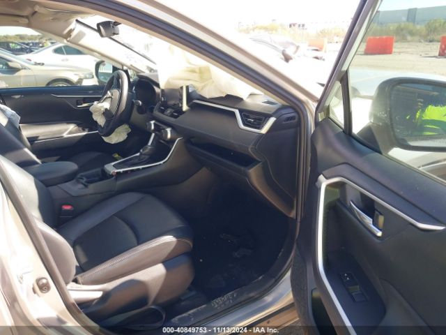 2T3C1RFV3LW070271 Toyota Rav4 Xle Premium