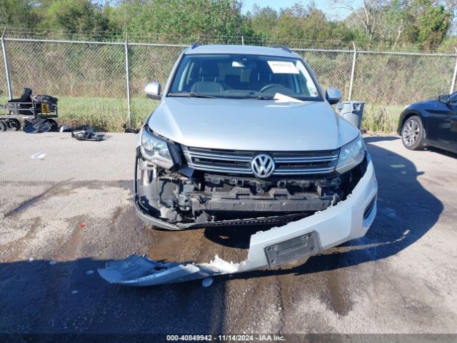 WVGAV7AX2HW505648 Volkswagen Tiguan 2.0t S