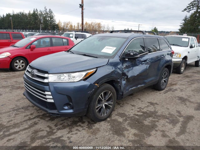 Toyota Highlander Le 2019 5TDZZRFH7KS322424 Image 2