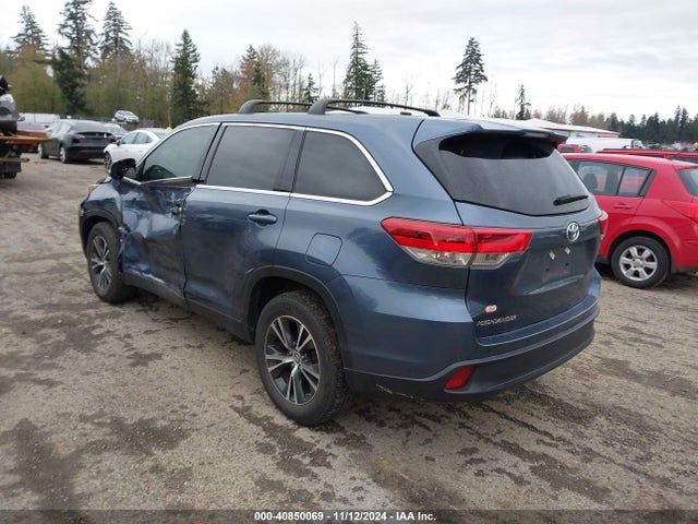 Toyota Highlander Le 2019 5TDZZRFH7KS322424 Image 3