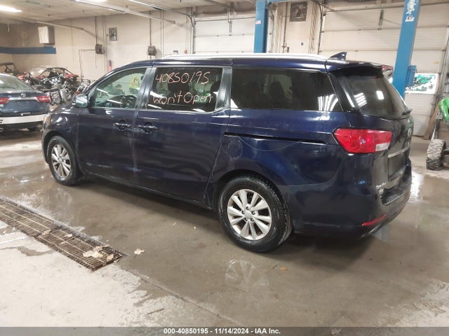 KIA SEDONA LX 2018 KNDMB5C13J6402509 Image 3