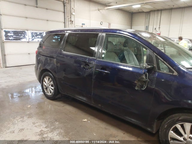 KIA SEDONA LX 2018 KNDMB5C13J6402509 Image 6