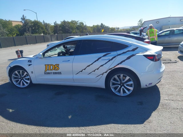 Tesla MODEL 3 2018 5YJ3E1EA8JF108200 Image 13