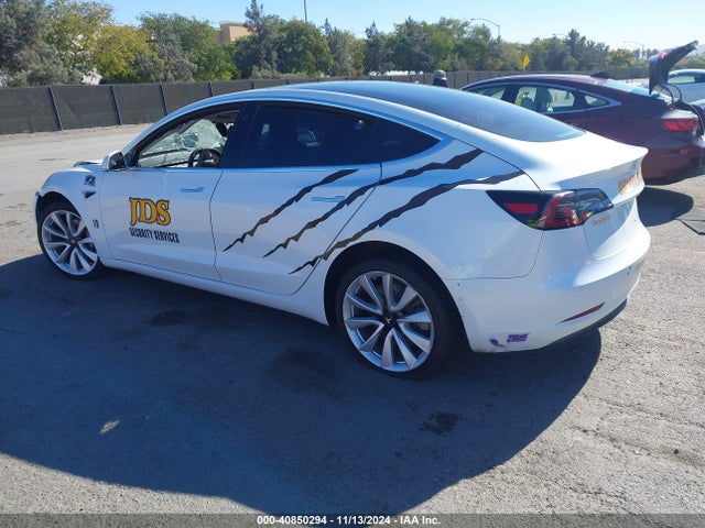2018 TESLA MODEL 3 5YJ3E1EA8JF108200 Photo 2