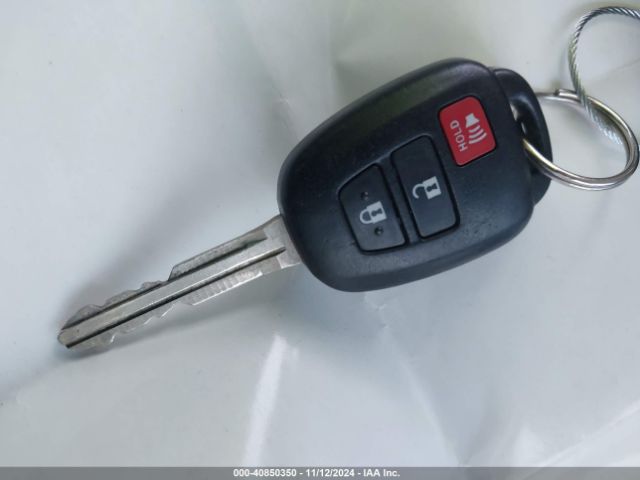 JTDKDTB34E1072181 Toyota Prius C One