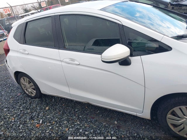 Honda FIT LX 2015 3HGGK5H55FM743931 Image 13