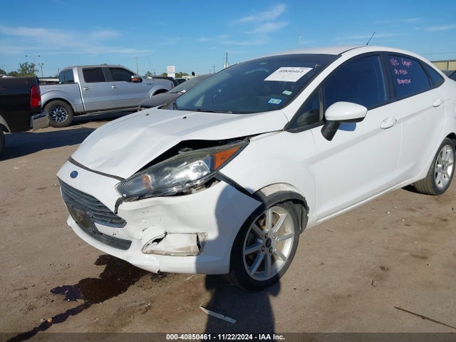 Ford FIESTA SE 2019 3FADP4BJ7KM150008 Image 2