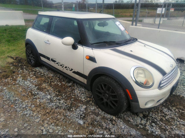 2008 MINI COOPER WMWMF335X8TU68592 Photo 0