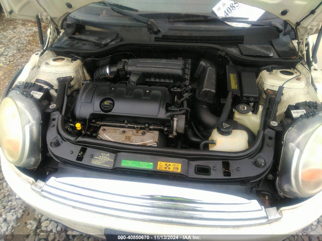 2008 MINI COOPER WMWMF335X8TU68592 Photo 9
