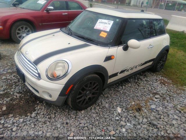 2008 MINI COOPER WMWMF335X8TU68592 Photo 1