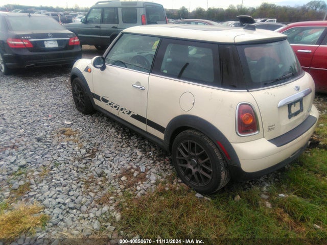 2008 MINI COOPER WMWMF335X8TU68592 Photo 2