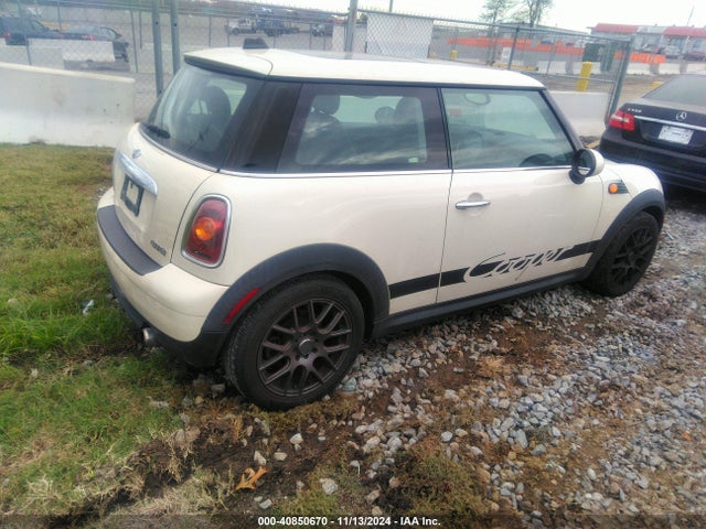 2008 MINI COOPER WMWMF335X8TU68592 Photo 3