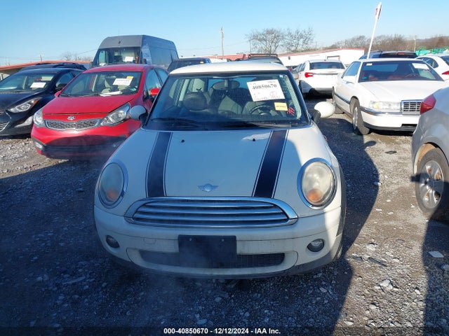 2008 MINI COOPER WMWMF335X8TU68592 Photo 5