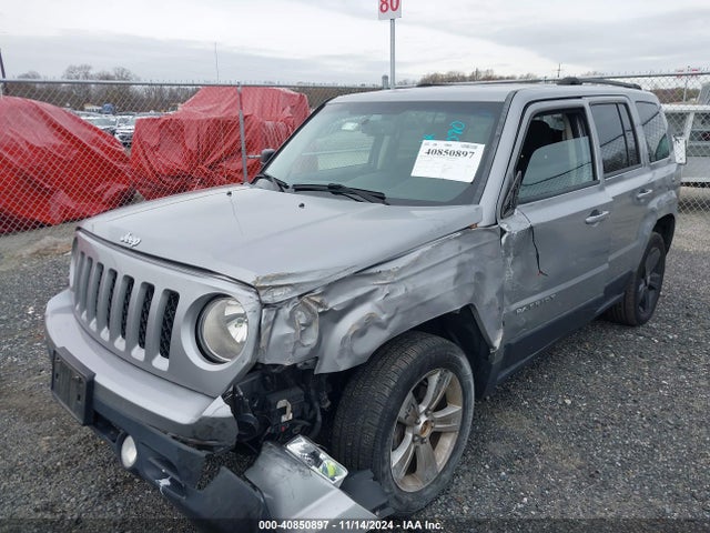 Jeep Patriot Latitude 2015 1C4NJRFB9FD425279 Image 2
