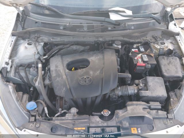 3MYDLBYV8KY515746 Toyota YARIS LE