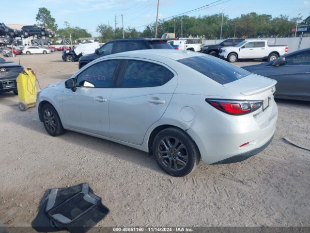 3MYDLBYV8KY515746 Toyota YARIS LE