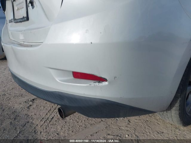 3MYDLBYV8KY515746 Toyota YARIS LE