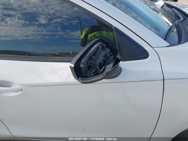 3MYDLBYV8KY515746 Toyota YARIS LE