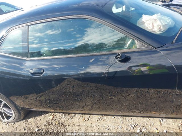 2C3CDZGG5KH583810 Dodge Challenger Sxt Awd