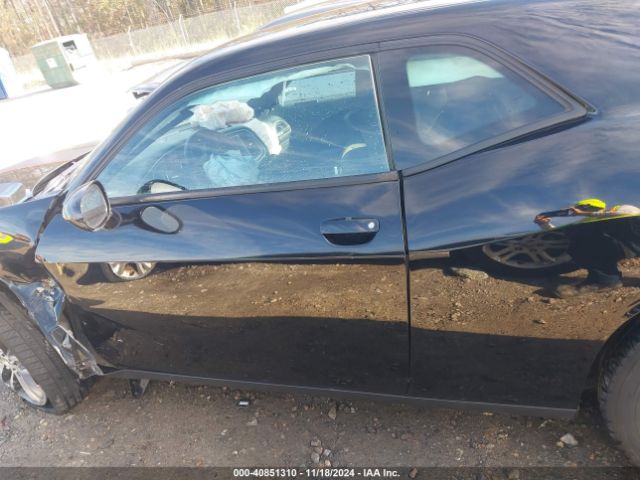 2C3CDZGG5KH583810 Dodge Challenger Sxt Awd