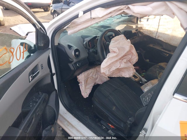 Chevrolet Sonic Lt Auto 2015 1G1JC5SH4F4220148 Image 5