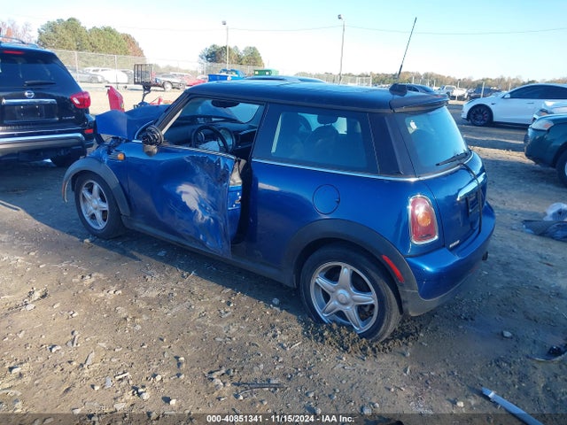 2007 MINI COOPER WMWMF33537TU60042 Photo 2