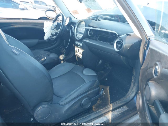 2007 MINI COOPER WMWMF33537TU60042 Photo 4
