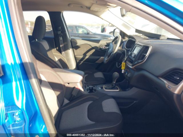 1C4PJLABXHW669575 Jeep Cherokee Altitude Fwd